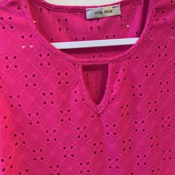 Fuschia openwork top - Picture 4 of 7